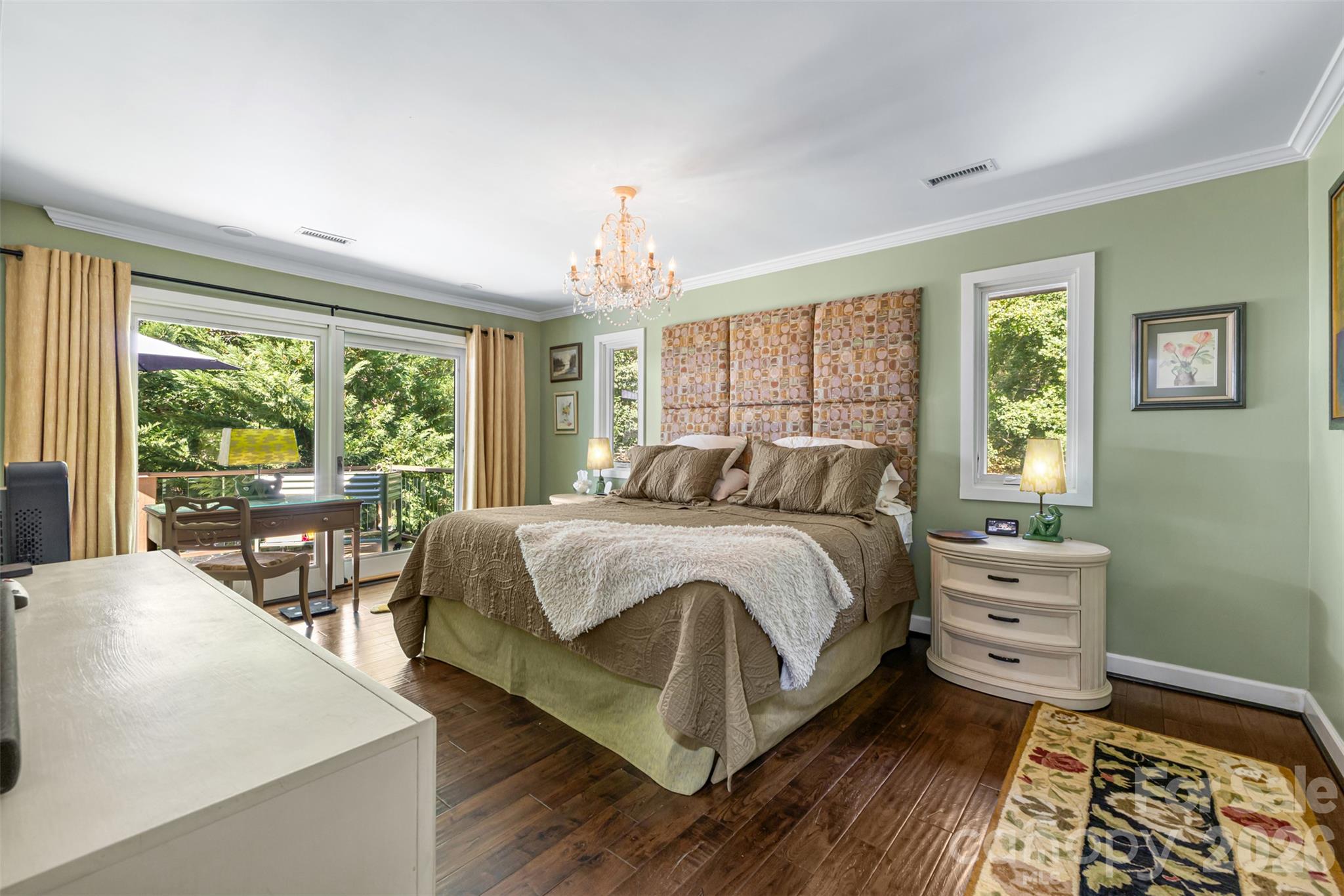 Primary bedroom with access to deck - 4 Thornwood Lane, Lake Wylie