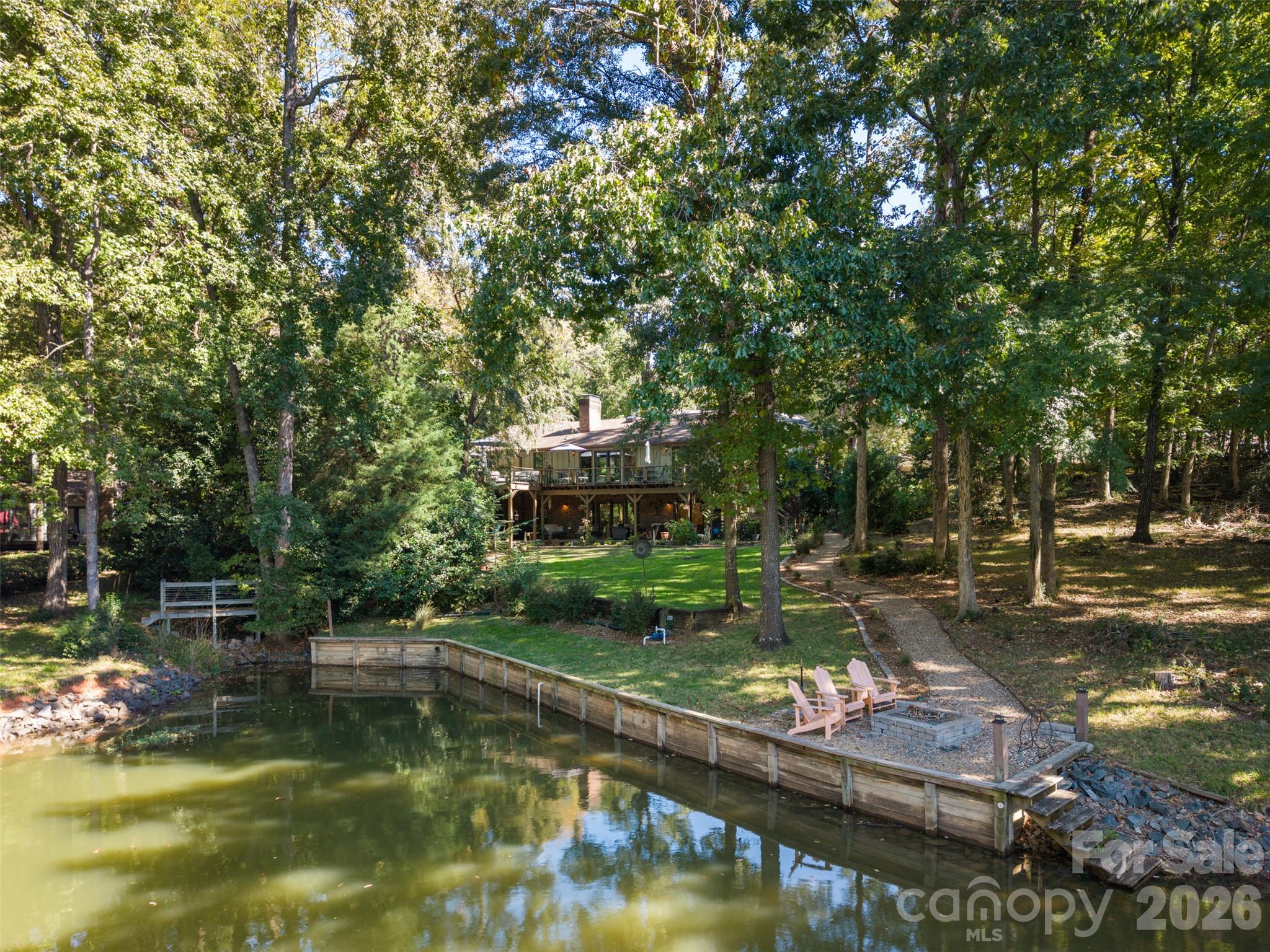 Firepit area complete with steps into the lake - 4 Thornwood Lane, Lake Wylie