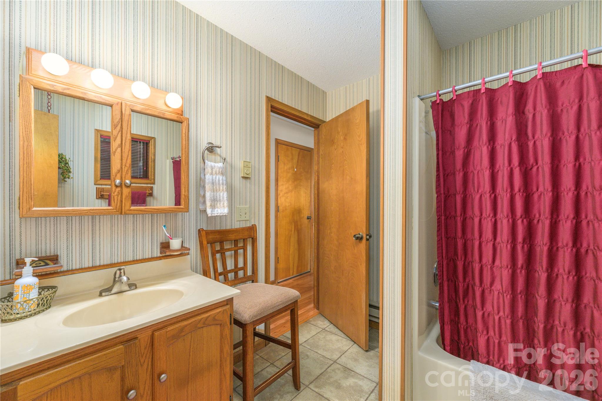 Single Family Residence at 11 Grant Place, Clyde, photo 9 of 47