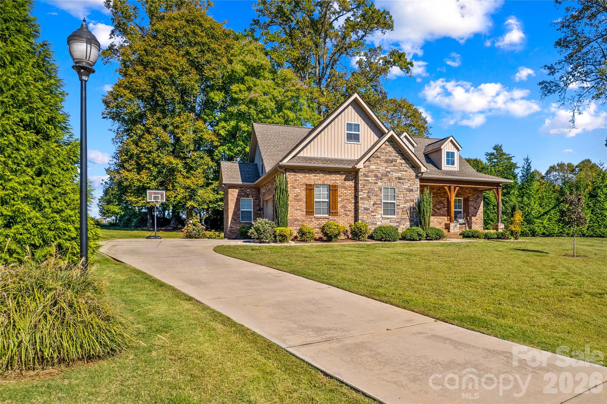 Curb appeal galore and beautiful quiet and valuable community - 178 Nellwood Court, Mocksville
