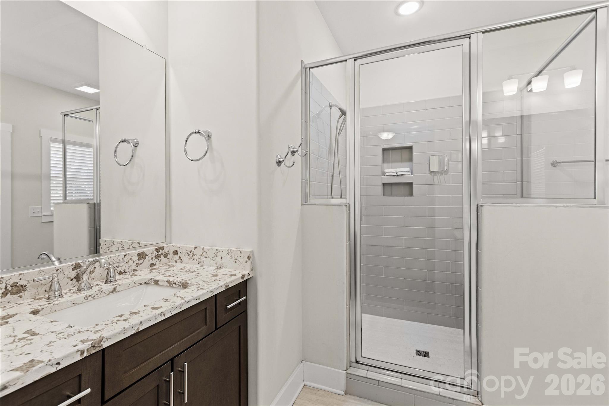 Walk-in shower with bench seat - 178 Nellwood Court, Mocksville
