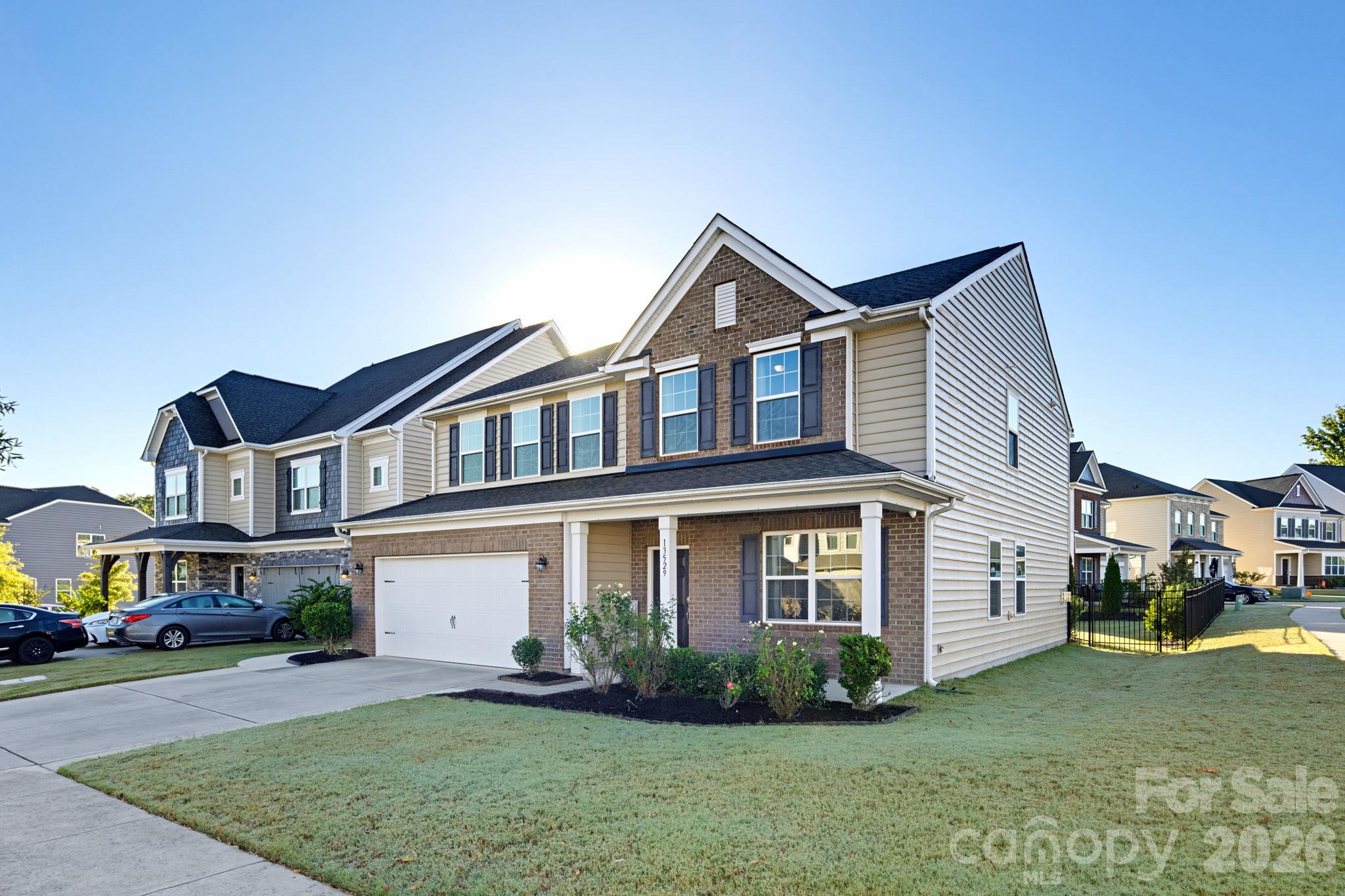 Single Family Residence at 13529 Napoleon Drive, Charlotte, photo 4 of 49