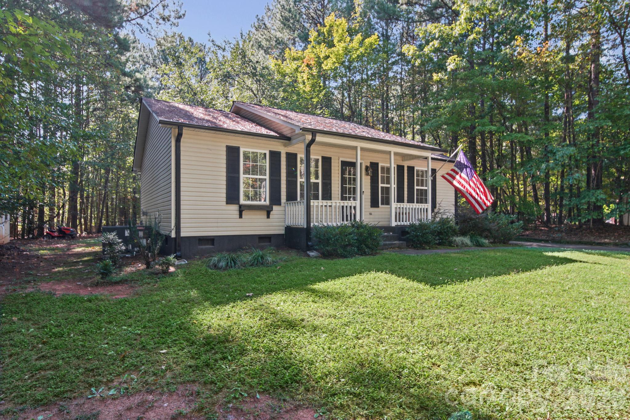 Single Family Residence at 124 Waderich Lane, Mooresville, photo 2 of 33