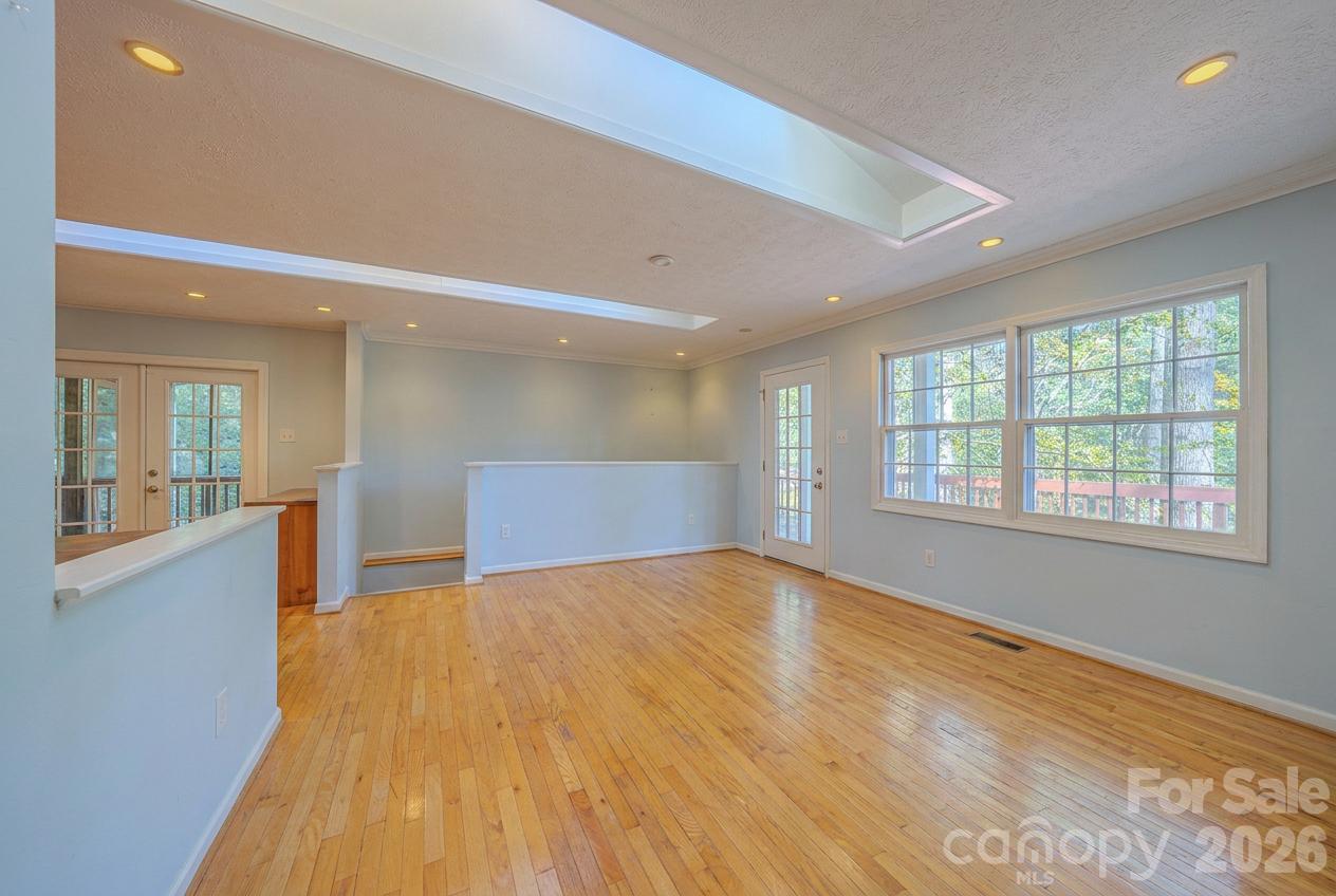 Single Family Residence at 8 Riverbend Drive, Asheville, photo 10 of 44
