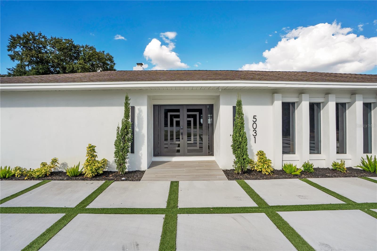 Single Family Residence at 5031 SAINT DENIS CT, BELLE ISLE, photo 15 of 93