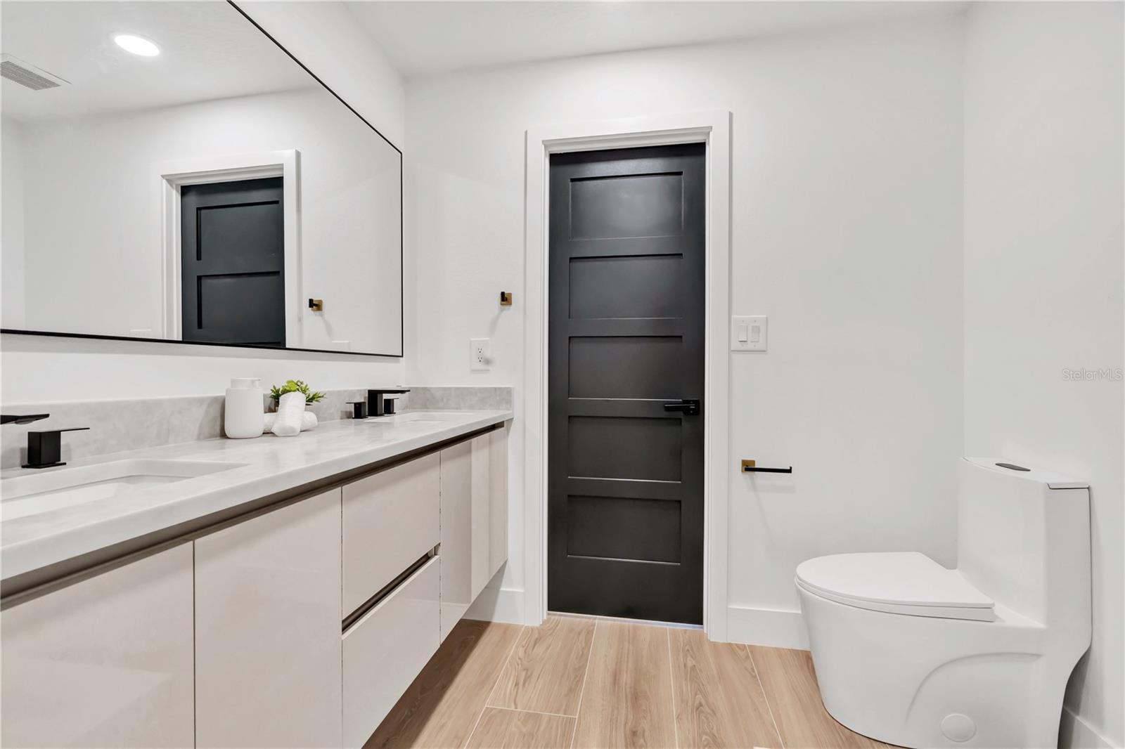 Single Family Residence at 5031 SAINT DENIS CT, BELLE ISLE, photo 65 of 93