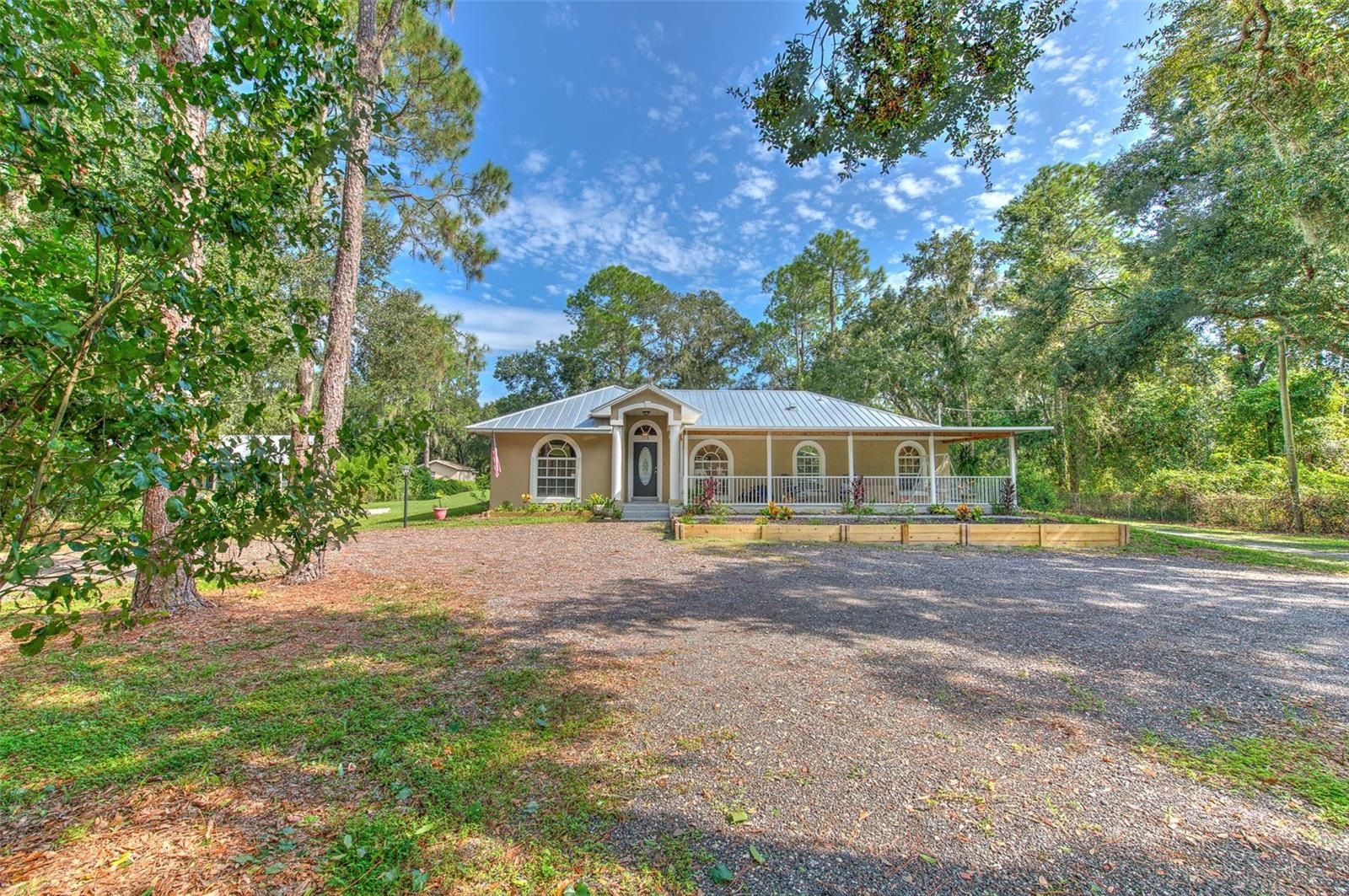 118 E HUNTER RD