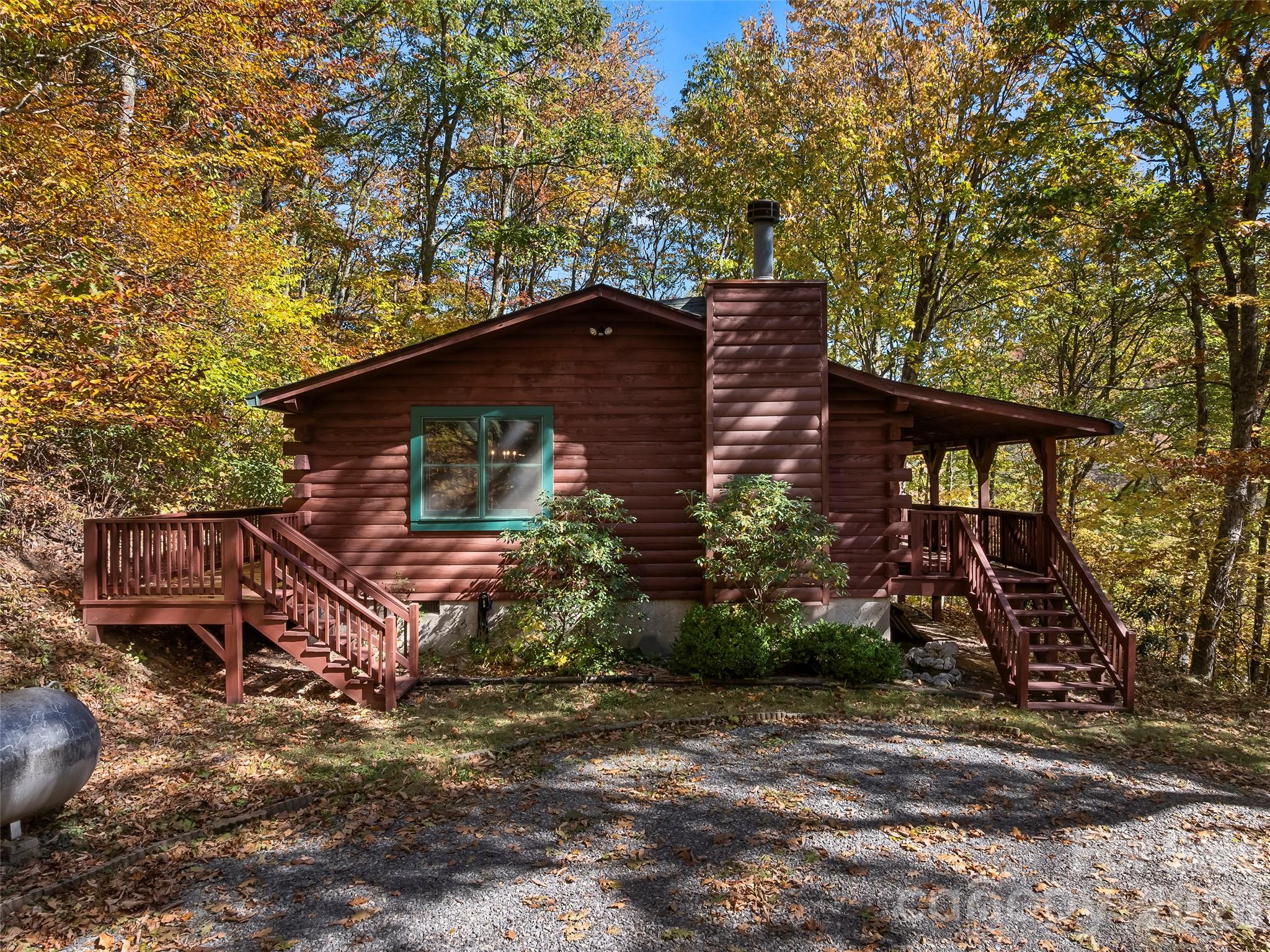 Single Family Residence at 716 Wolf Laurel Drive, Maggie Valley, photo 2 of 36