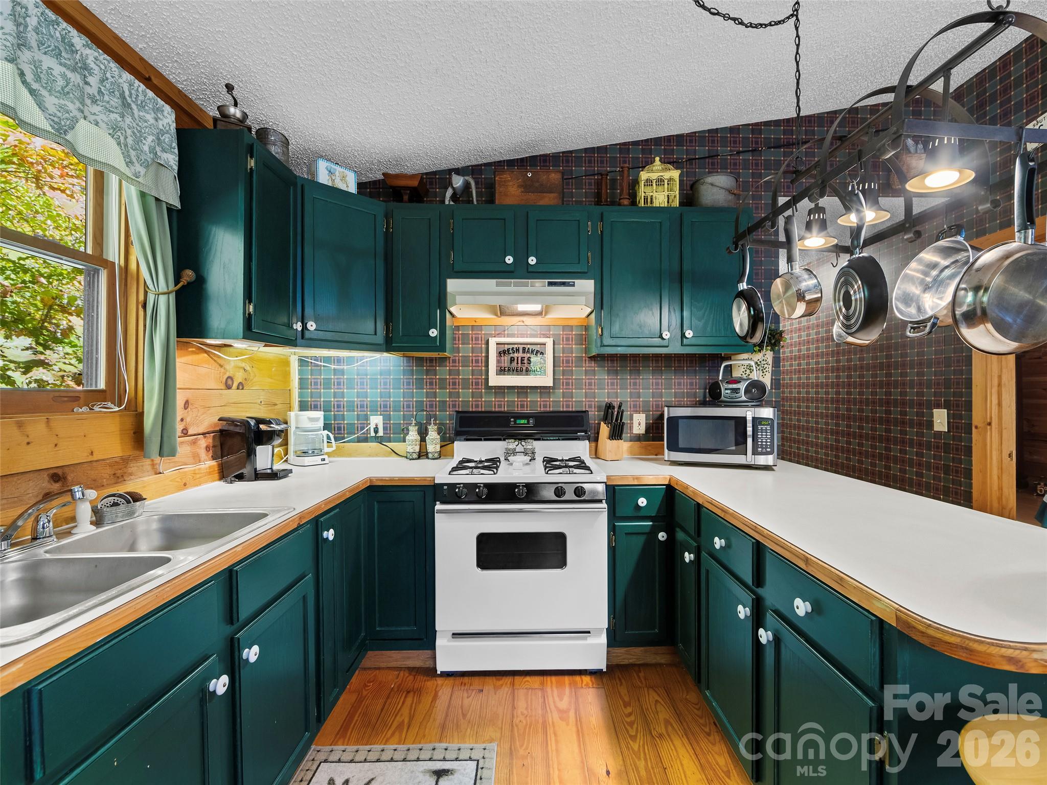 Single Family Residence at 716 Wolf Laurel Drive, Maggie Valley, photo 10 of 36