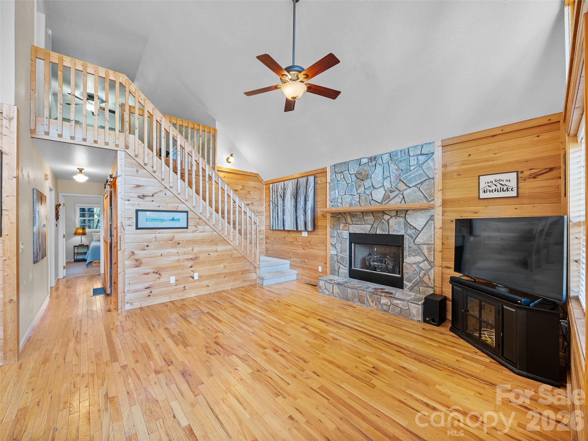 Single Family Residence at 57 S Pinnacle Drive, Burnsville, photo 6 of 48