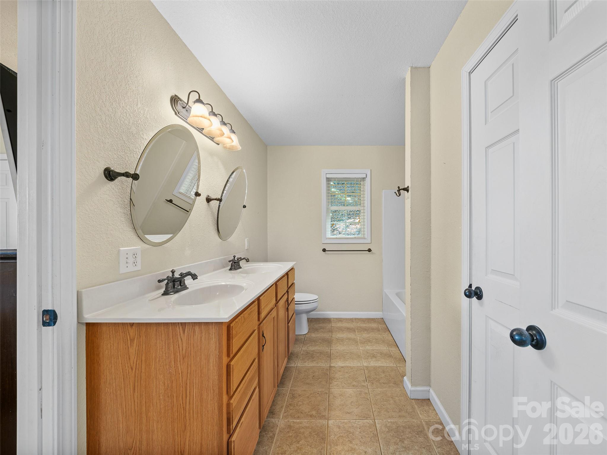 Single Family Residence at 57 S Pinnacle Drive, Burnsville, photo 17 of 48