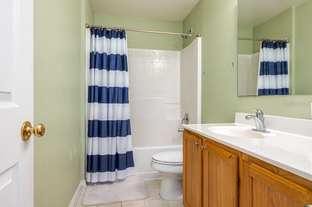 Hall Bathroom - 3643 WELLINGTON PL, BARTOW