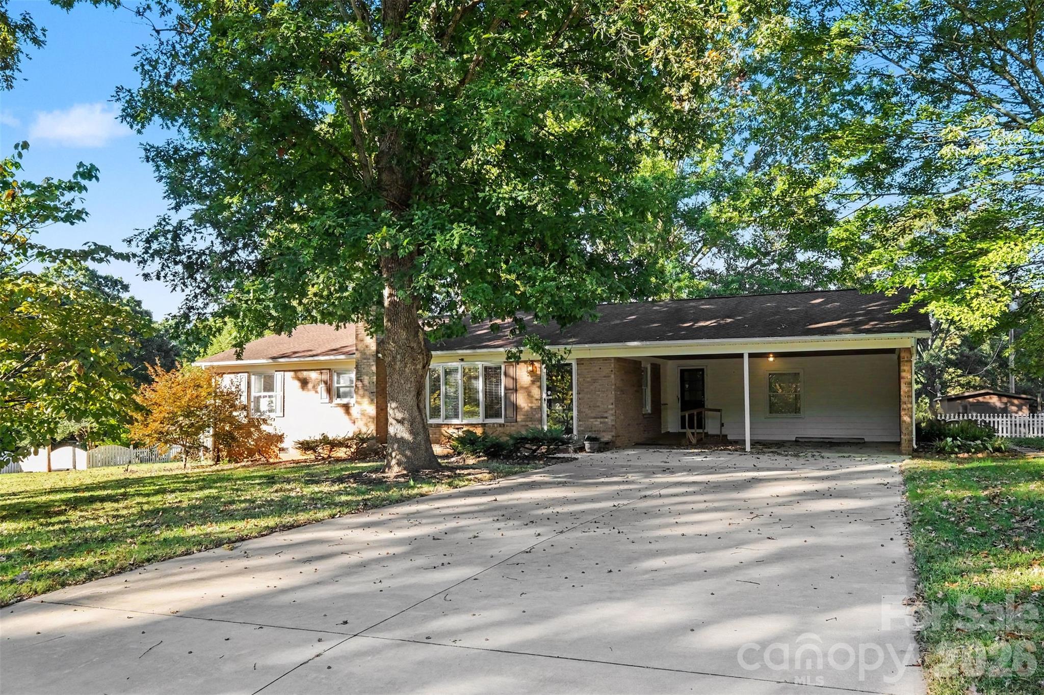 Single Family Residence at 225 Edgewood Drive, Statesville, photo 2 of 31