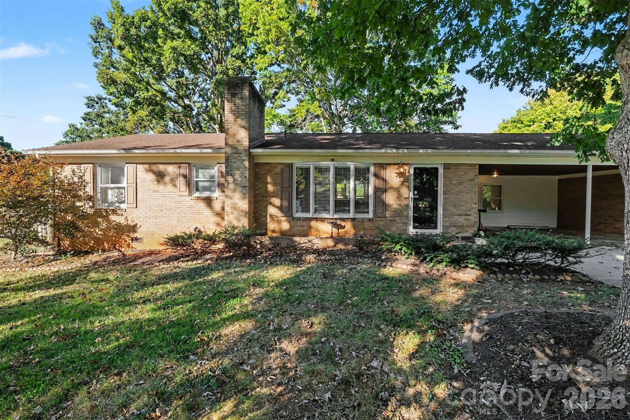 Single Family Residence at 225 Edgewood Drive, Statesville, photo 4 of 31