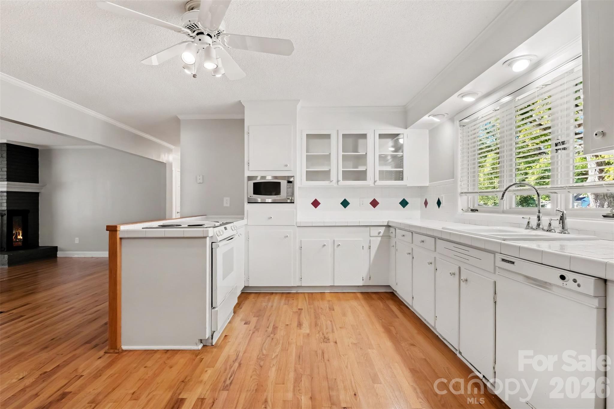 Single Family Residence at 225 Edgewood Drive, Statesville, photo 11 of 31