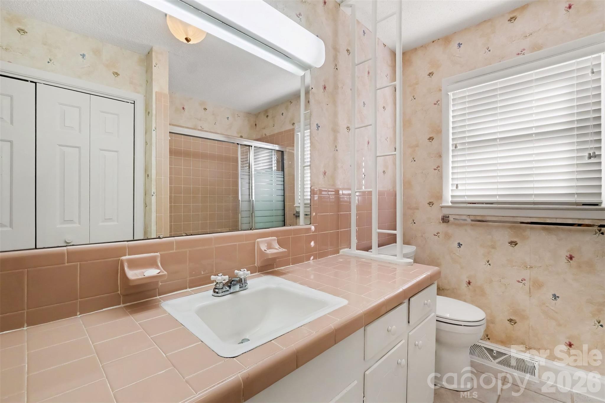 Hall Bath - 225 Edgewood Drive, Statesville