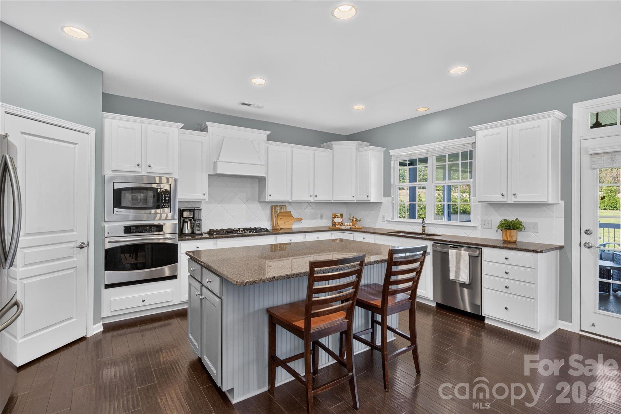 Single Family Residence at 2418 Creek Manor Drive, Waxhaw, photo 10 of 31