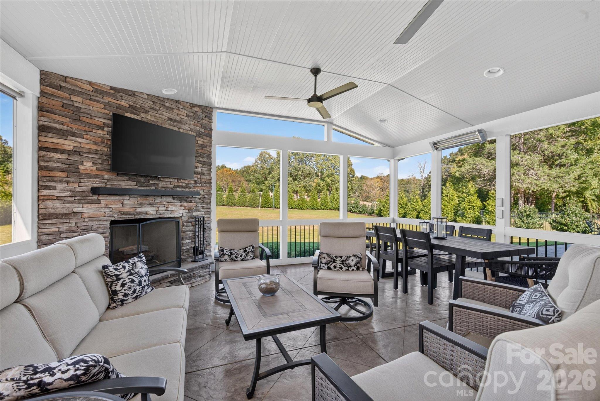 Single Family Residence at 2418 Creek Manor Drive, Waxhaw, photo 13 of 31