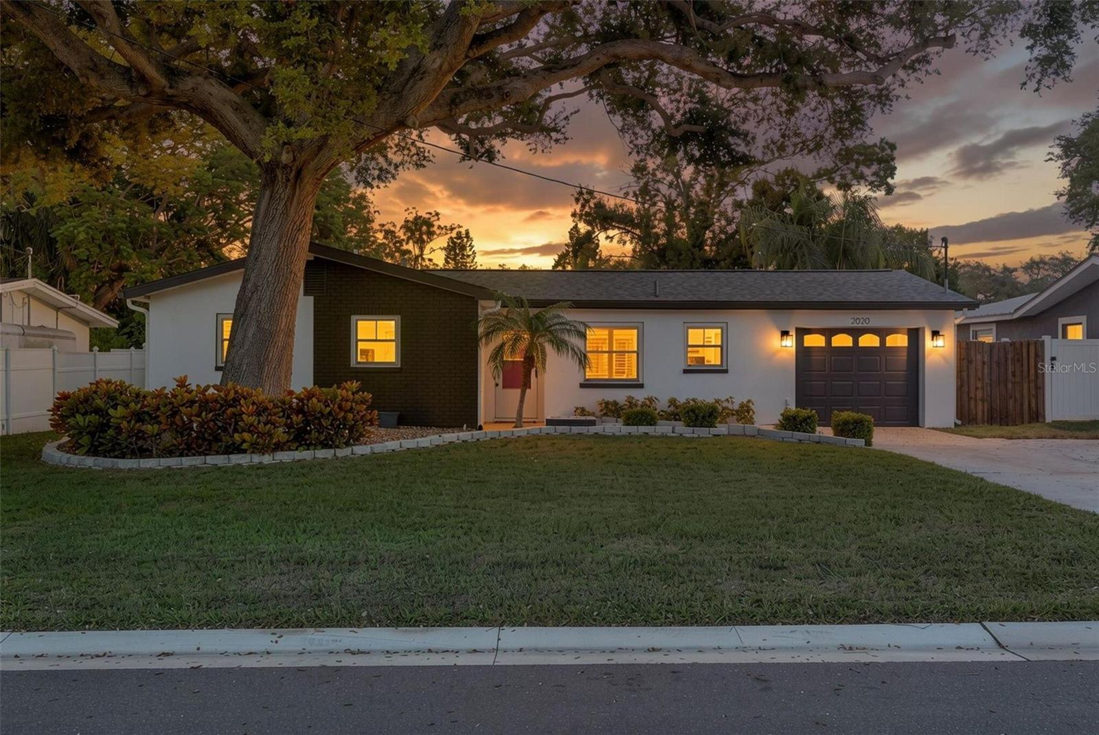 2020 VALLEY DR