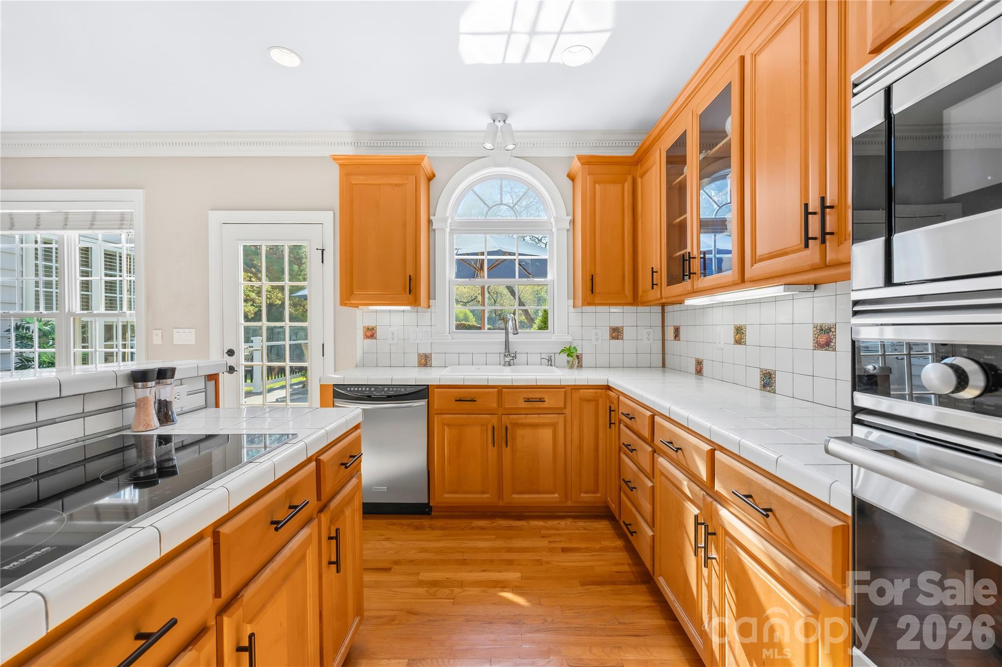 Viking Microwave and Oven included - 1410 Pine Needle Lane, Mooresville