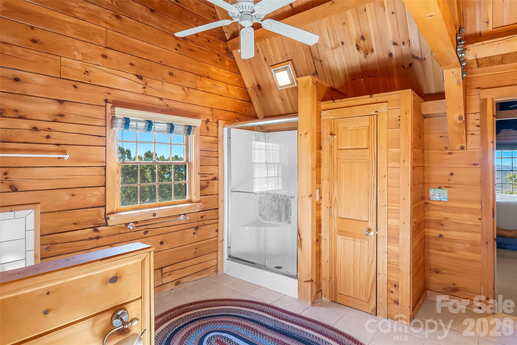 Upper level full bath - 1829 Grants Mountain Road, Marion