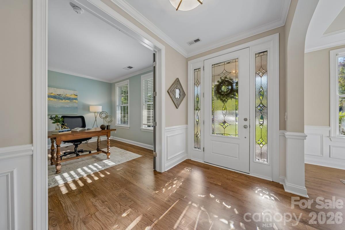 Single Family Residence at 7123 Yellowhorn Trail, Waxhaw, photo 9 of 55