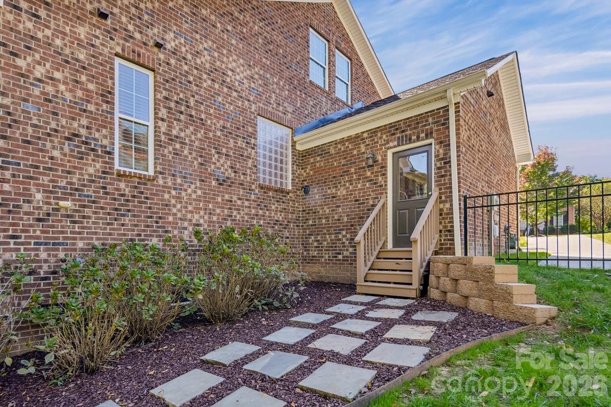 Single Family Residence at 7123 Yellowhorn Trail, Waxhaw, photo 50 of 55