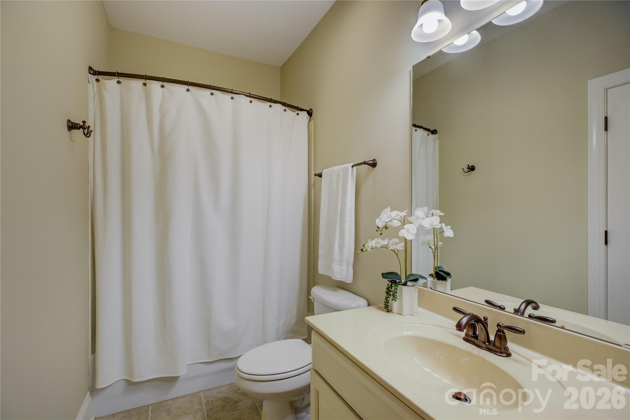 en suite bathroom - 17733 Colleton River Lane, Charlotte