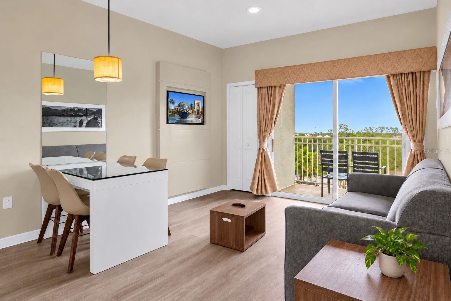 7395 UNIVERSAL BLVD #504