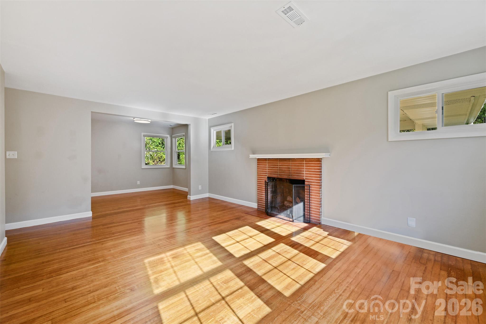 Single Family Residence at 1 Valle Vista Drive, Asheville, photo 3 of 26