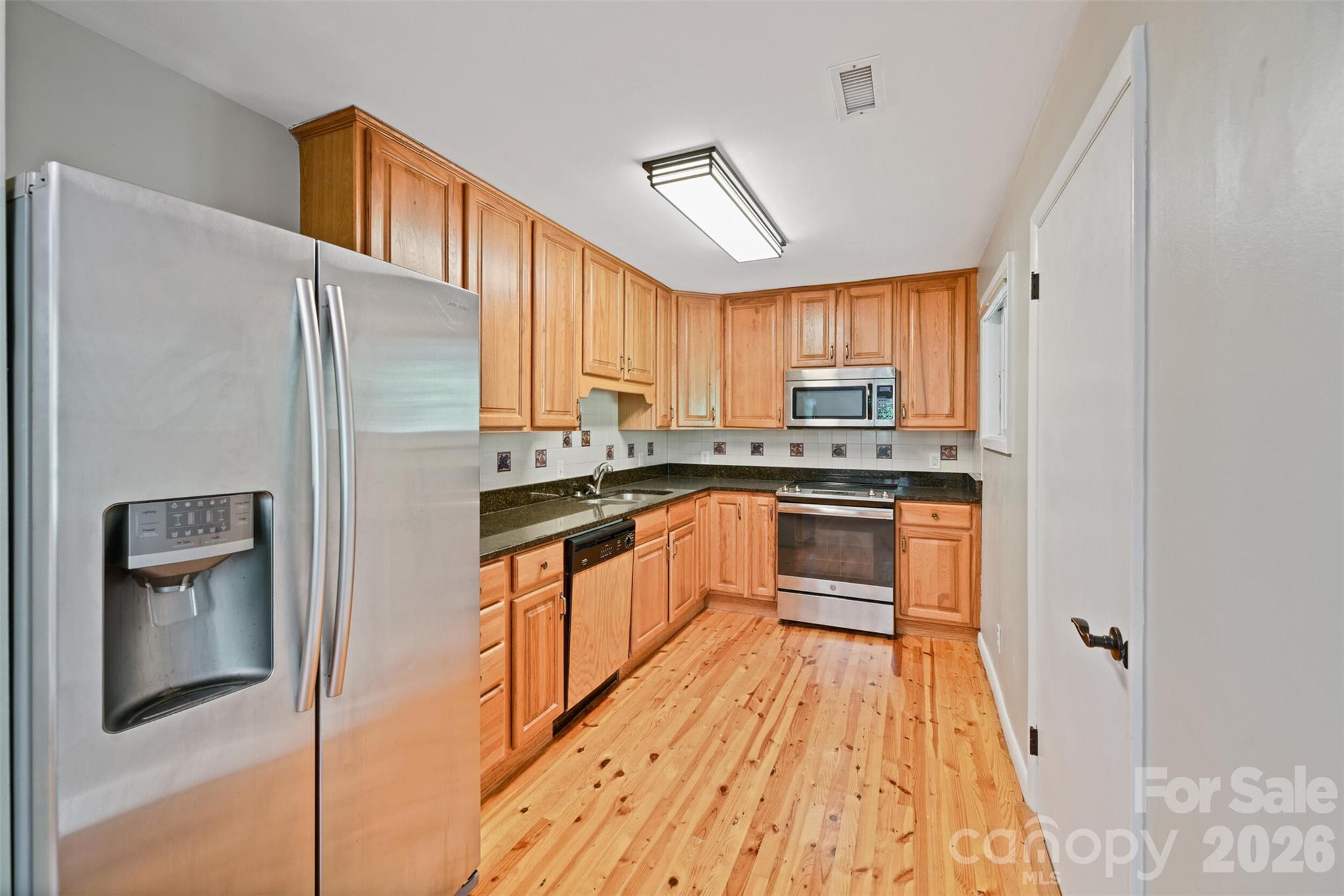 Single Family Residence at 1 Valle Vista Drive, Asheville, photo 4 of 26