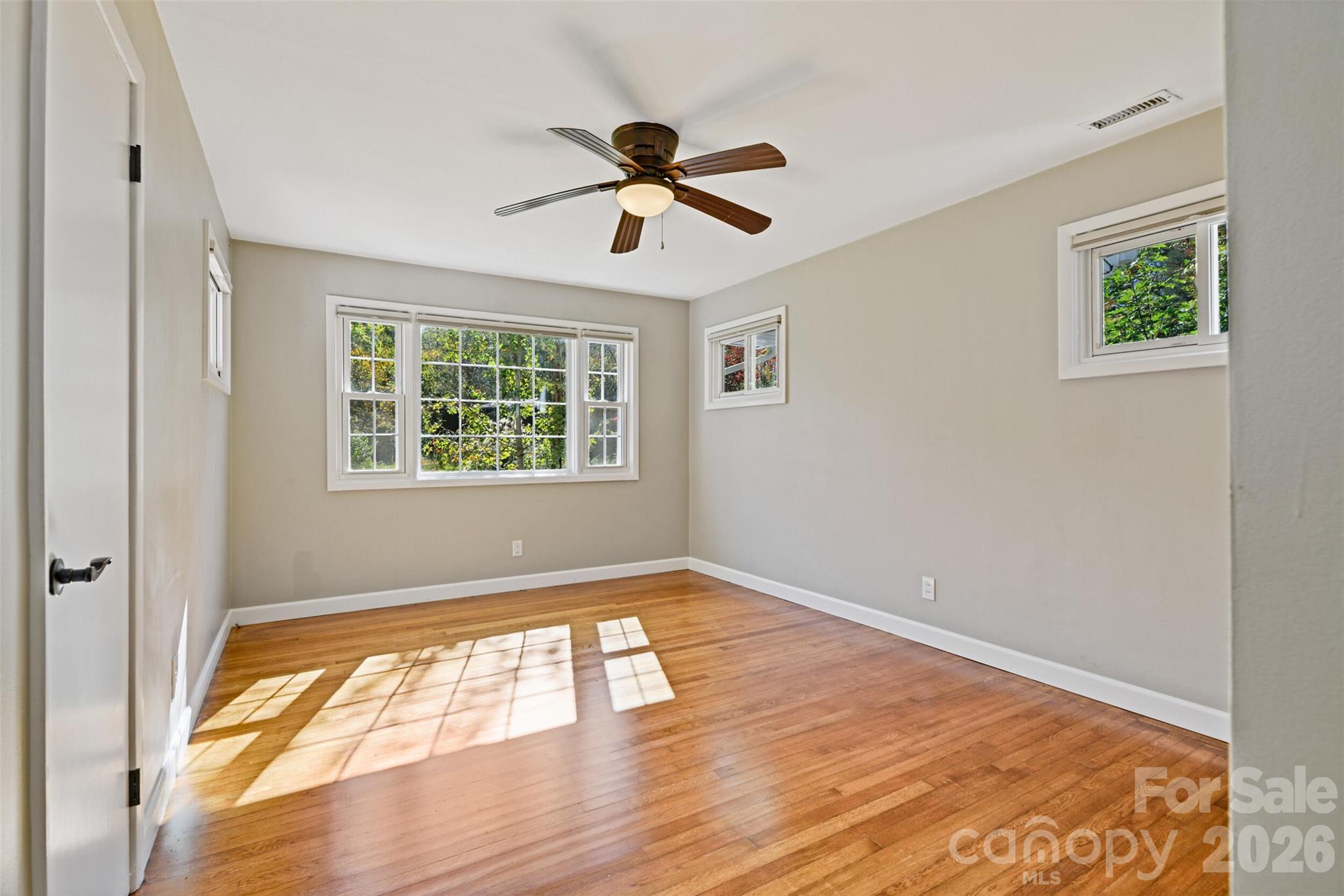 Single Family Residence at 1 Valle Vista Drive, Asheville, photo 5 of 26