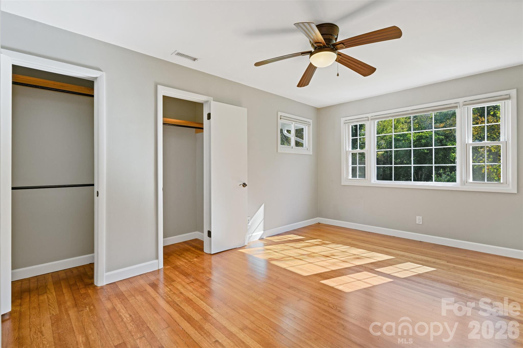 Single Family Residence at 1 Valle Vista Drive, Asheville, photo 7 of 26