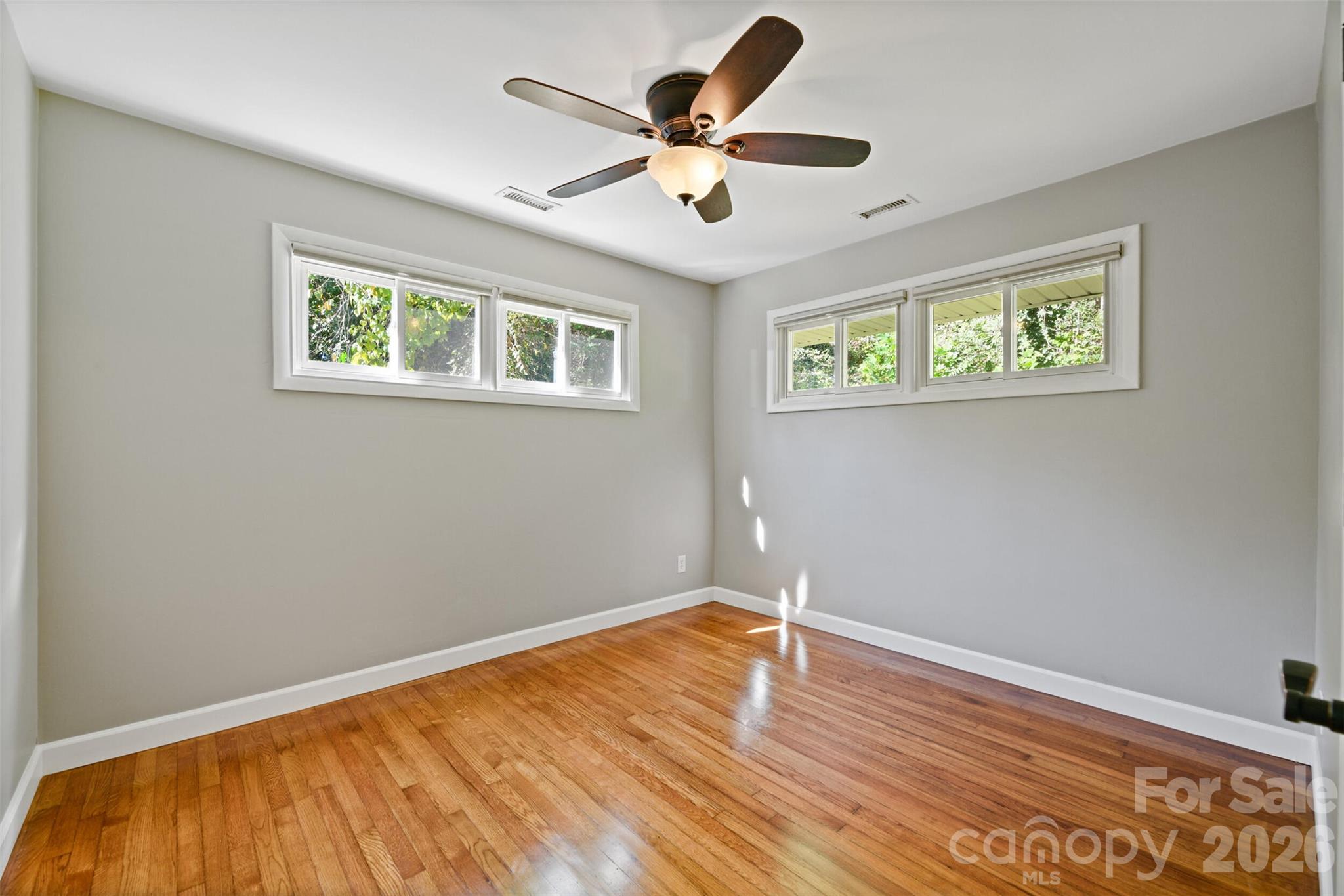 Single Family Residence at 1 Valle Vista Drive, Asheville, photo 9 of 26