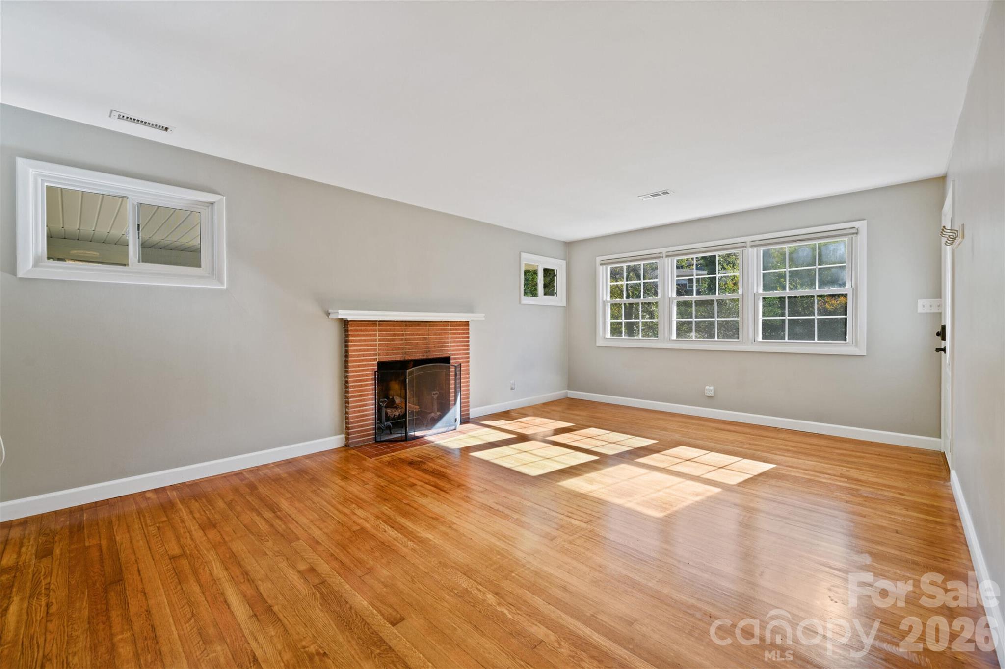 Single Family Residence at 1 Valle Vista Drive, Asheville, photo 15 of 26