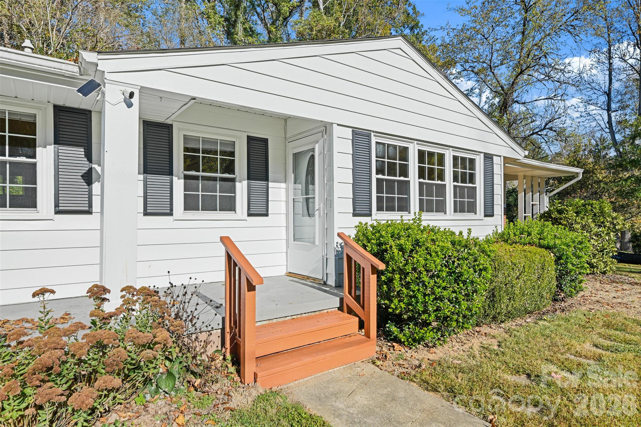 Single Family Residence at 1 Valle Vista Drive, Asheville, photo 20 of 26