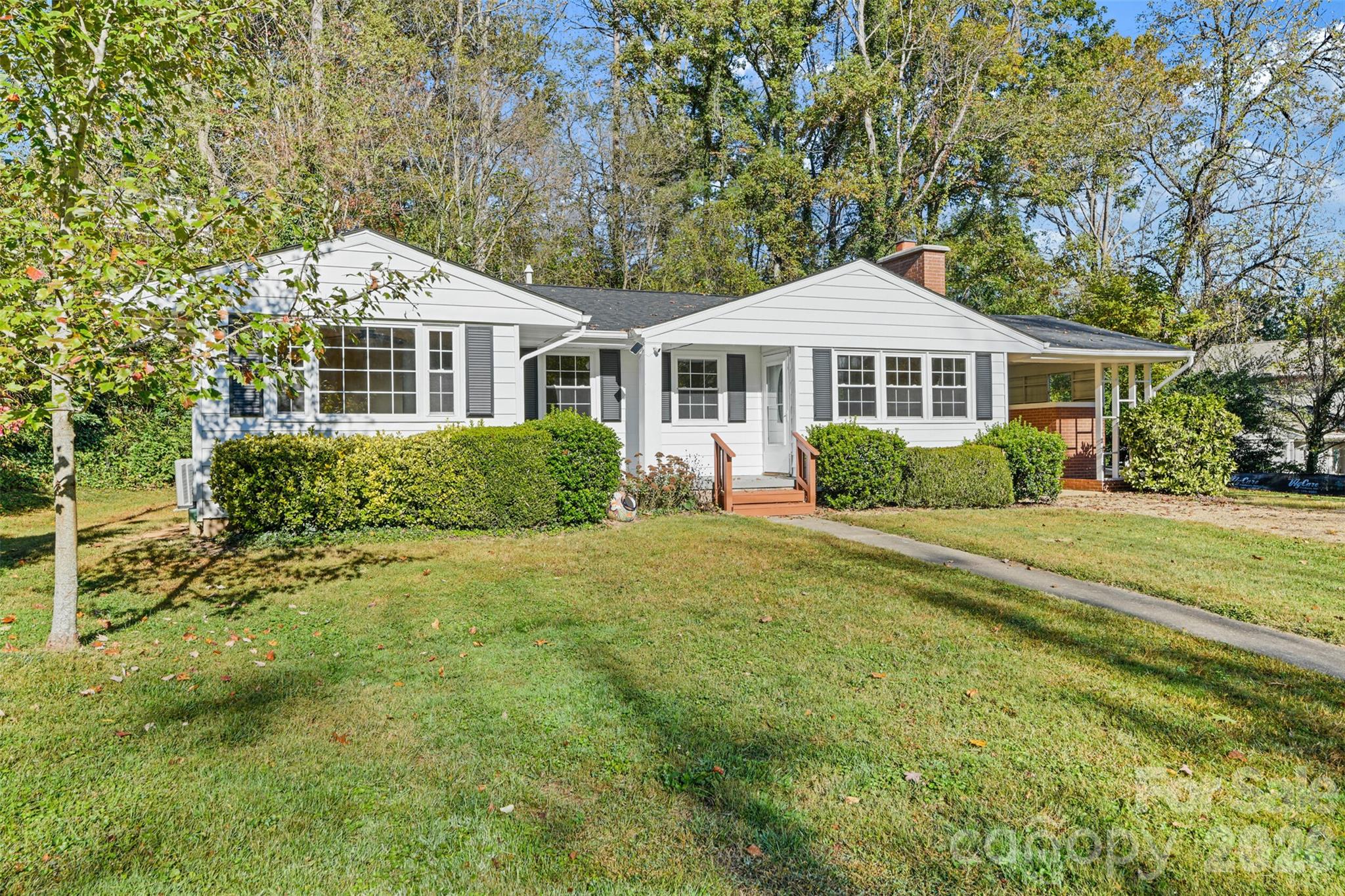 Single Family Residence at 1 Valle Vista Drive, Asheville, photo 21 of 26