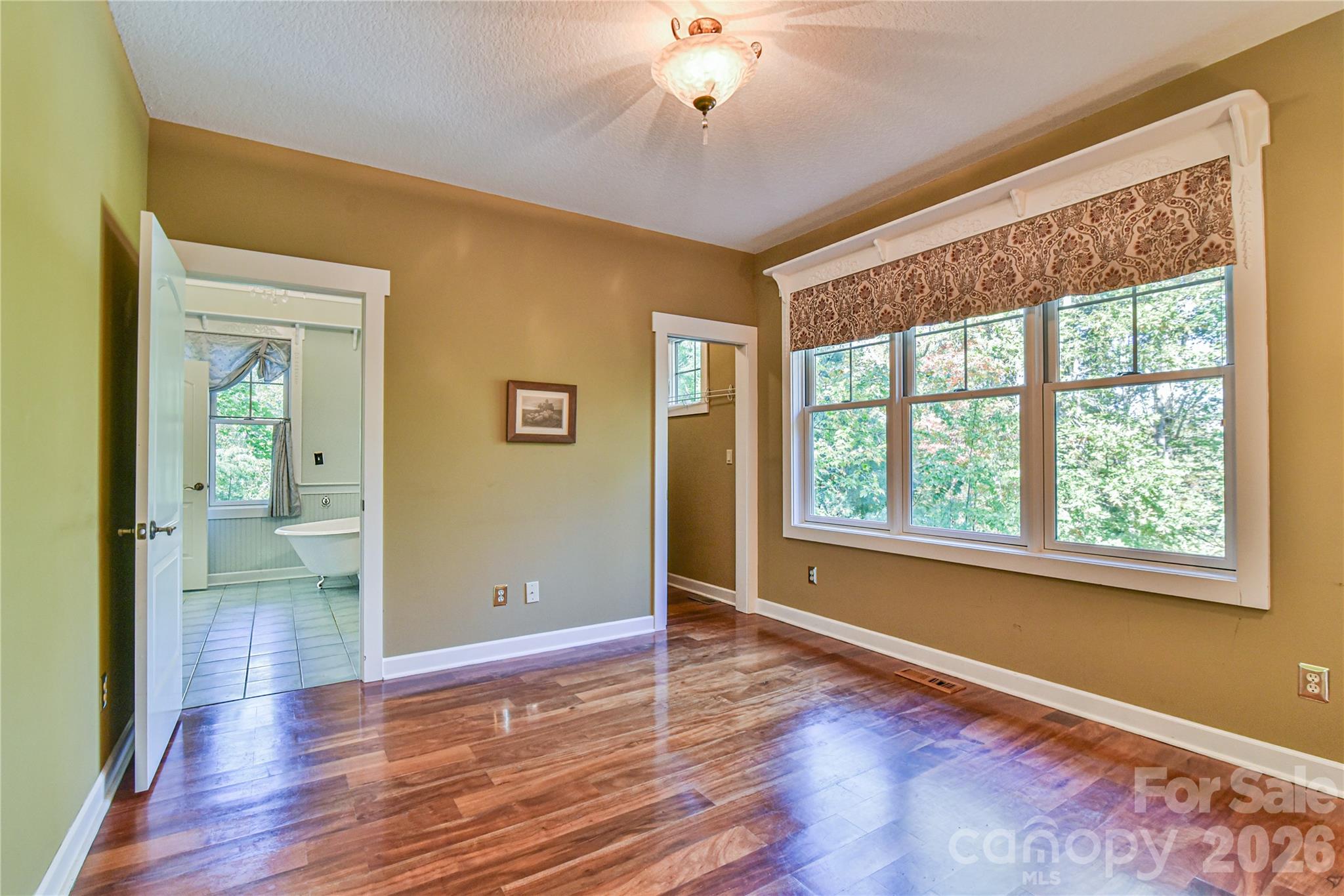 Your Primary Suite is calling. - 39 Oak Hollow Drive, Asheville