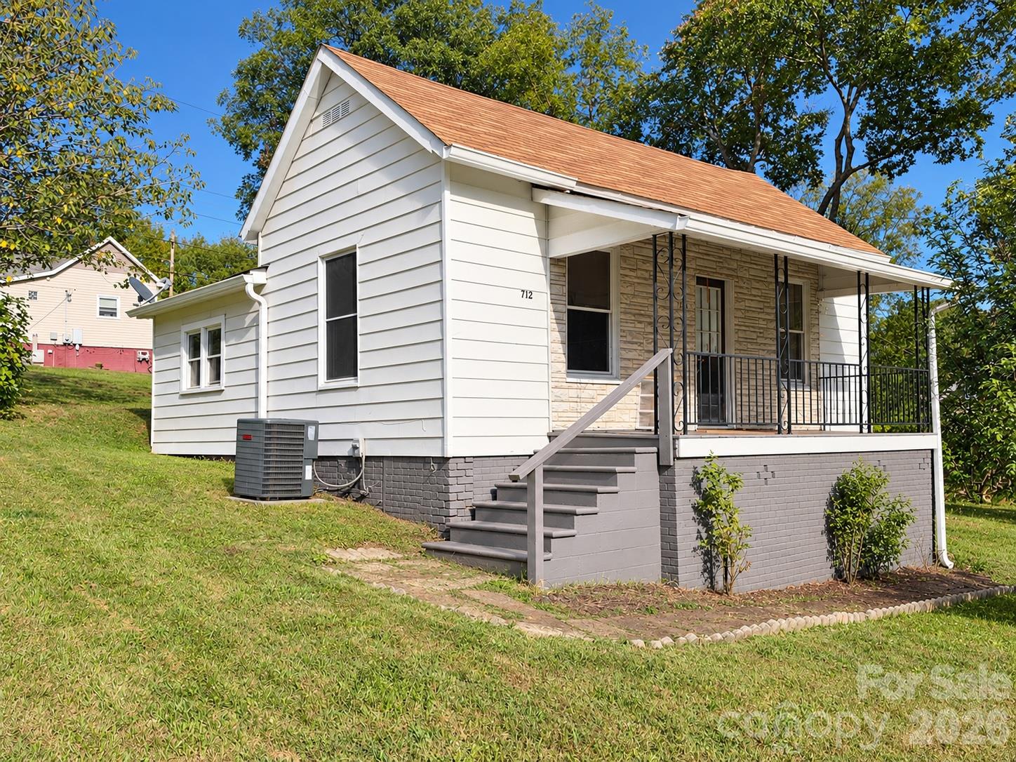 Single Family Residence at 166 7th Street, Marion, photo 4 of 19