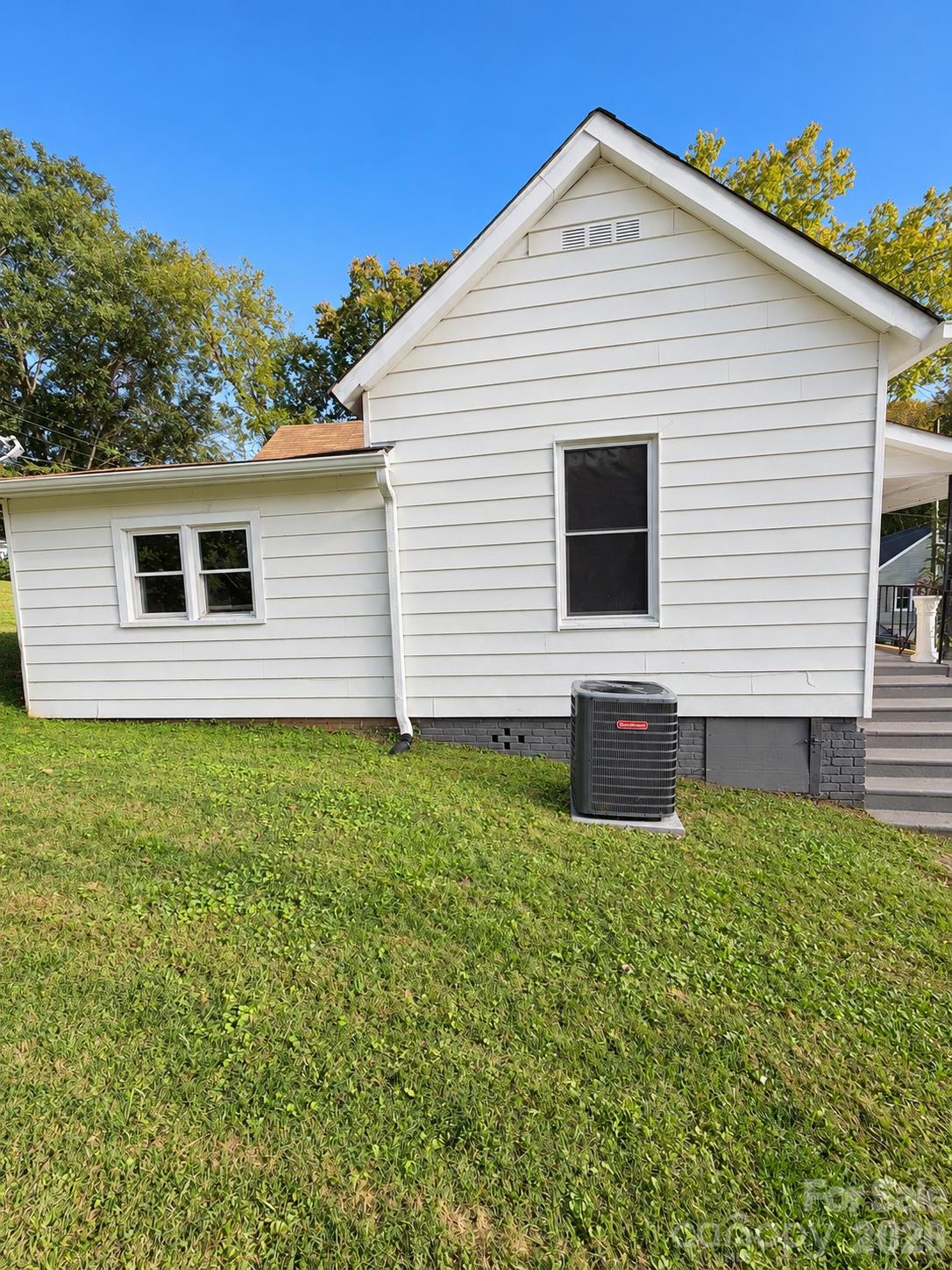 Single Family Residence at 166 7th Street, Marion, photo 5 of 19