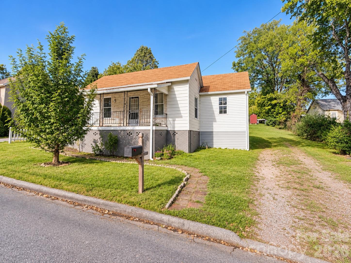 Single Family Residence at 166 7th Street, Marion, photo 8 of 19