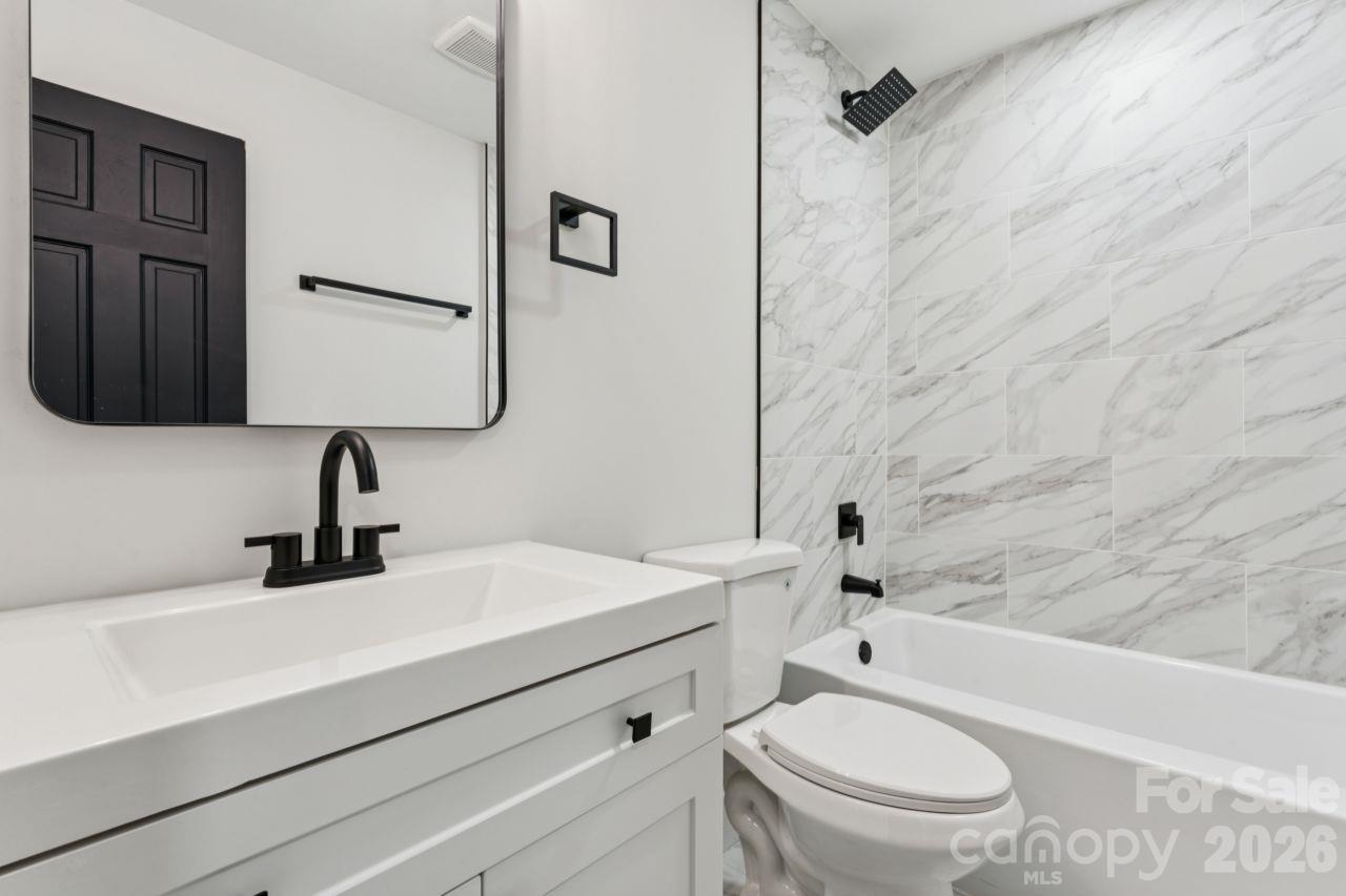 Full Bathroom - 4908 Zephyr Lane, Charlotte