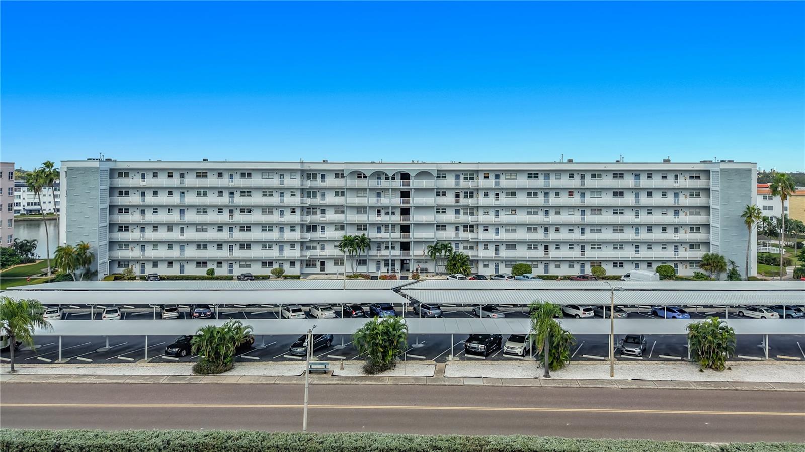 5925 SHORE BLVD S #611