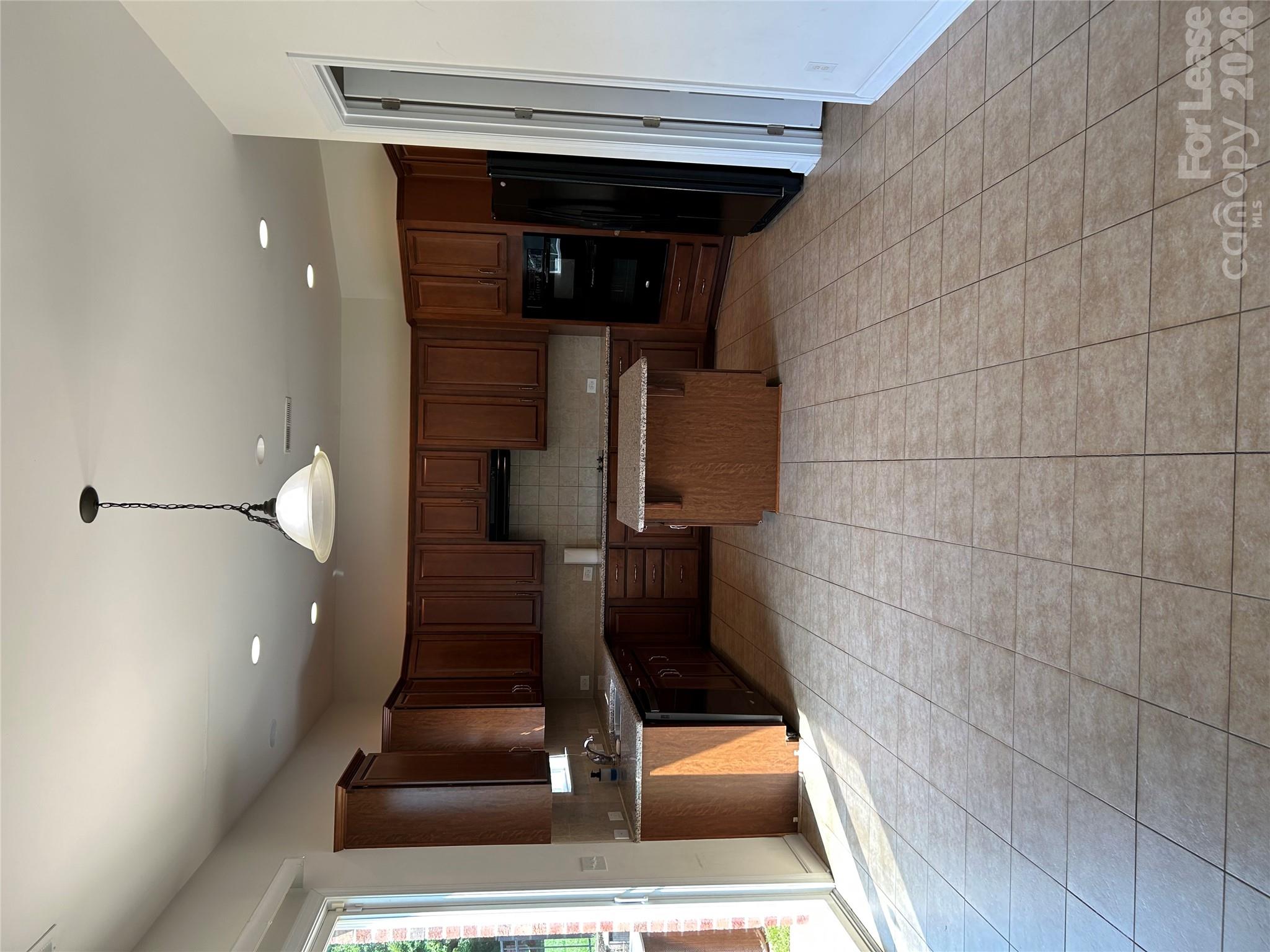 Single Family Residence at 9613 Woburn Road, Charlotte, photo 5 of 18