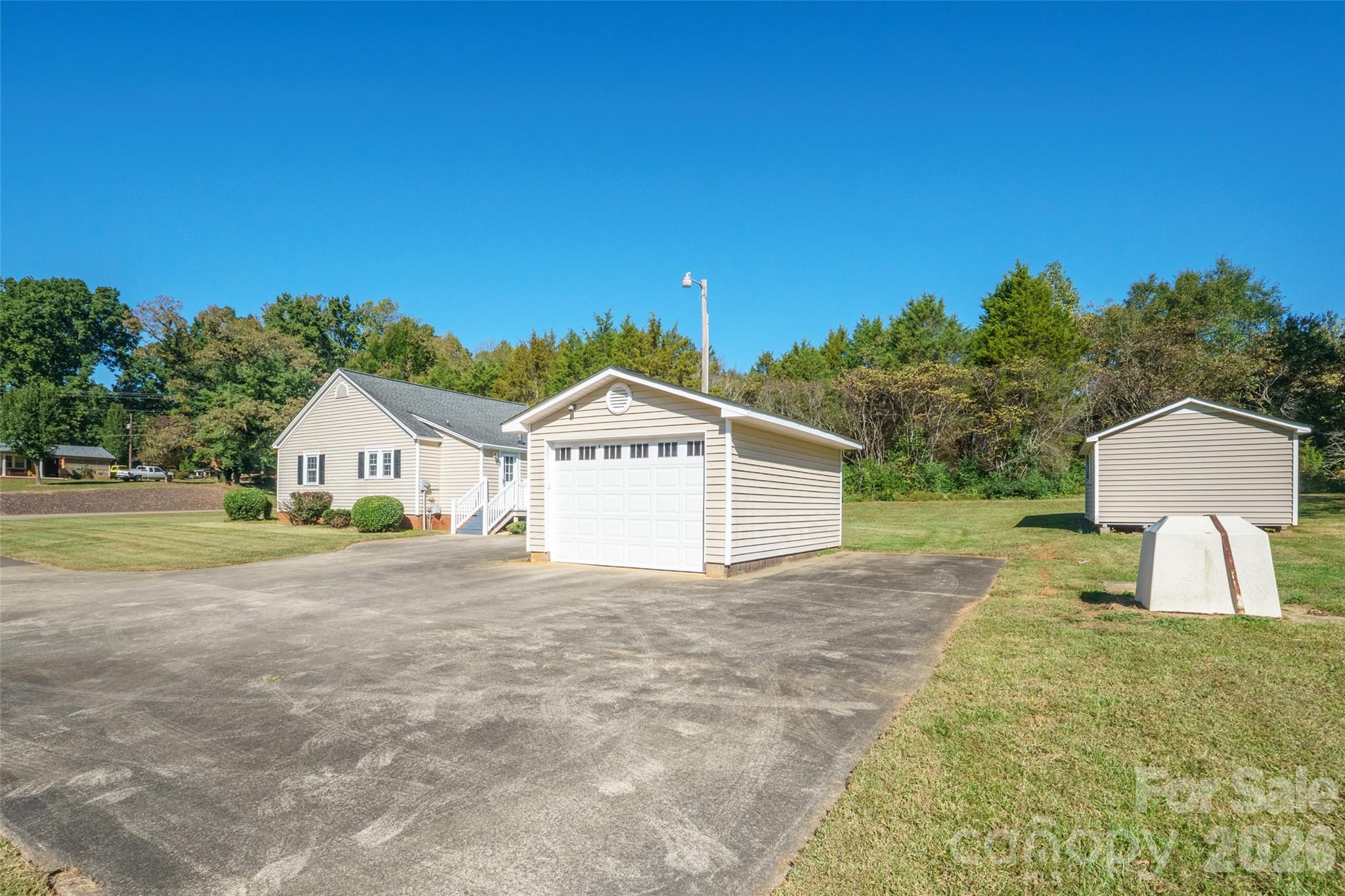 Single Family Residence at 603 Westminster Drive, Statesville, photo 7 of 28