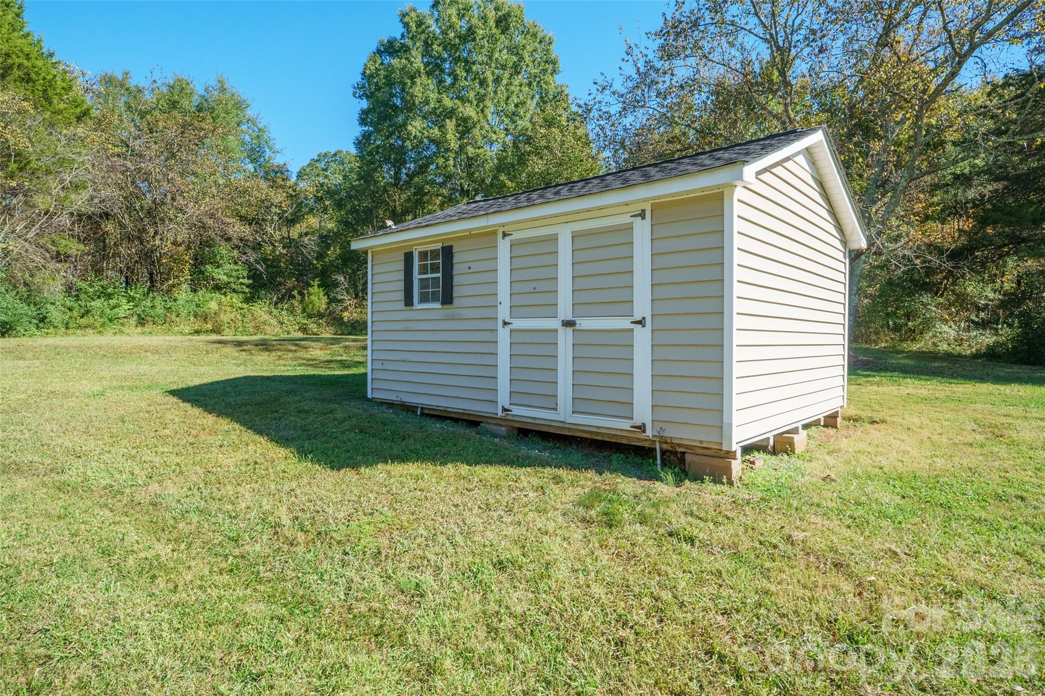 Single Family Residence at 603 Westminster Drive, Statesville, photo 8 of 28