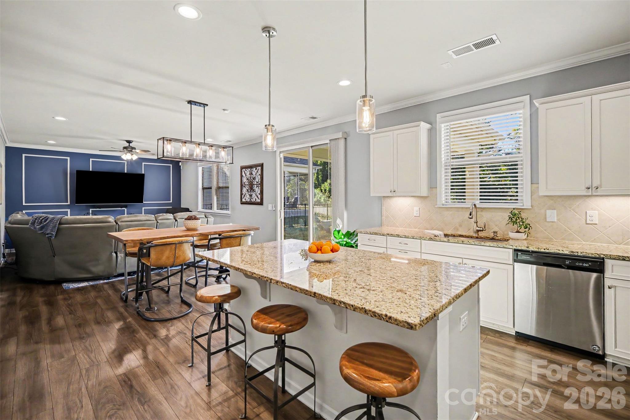 Single Family Residence at 12632 Heath Grove Drive, Huntersville, photo 10 of 37
