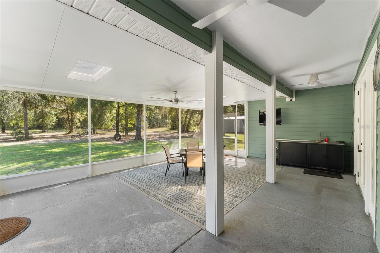 Spacious screened lanai - 8499 NE 8TH PL, HIGH SPRINGS