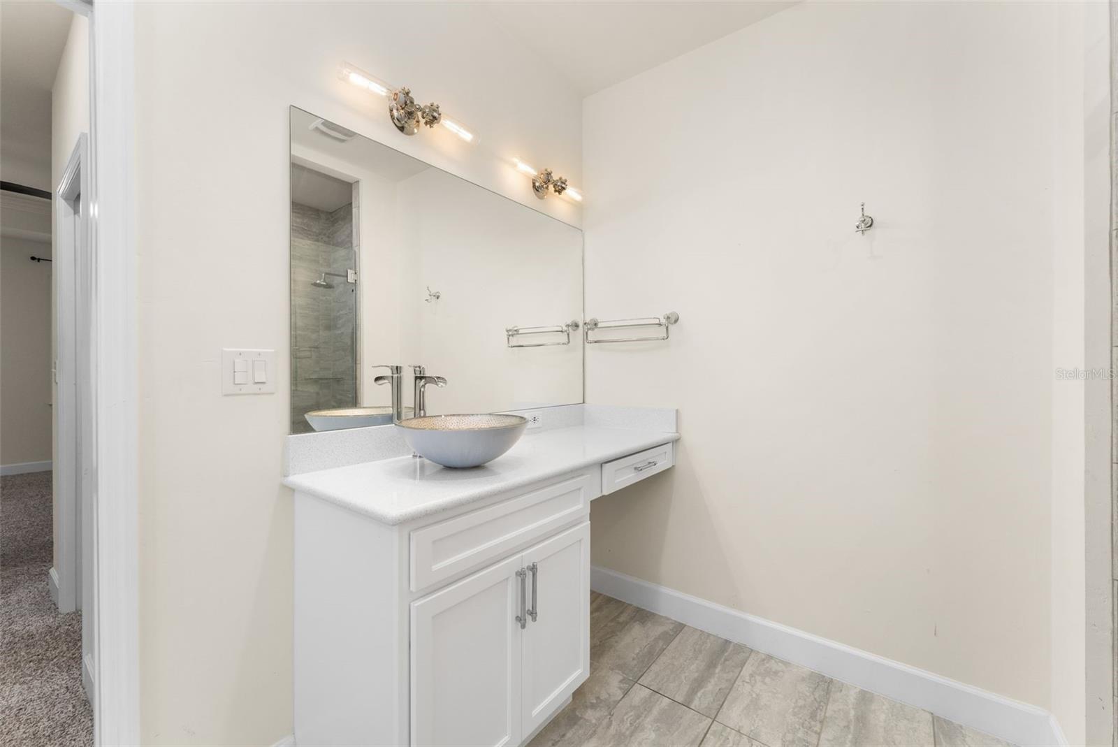 Primary Bath - Dual sinks/Vanities - 8499 NE 8TH PL, HIGH SPRINGS