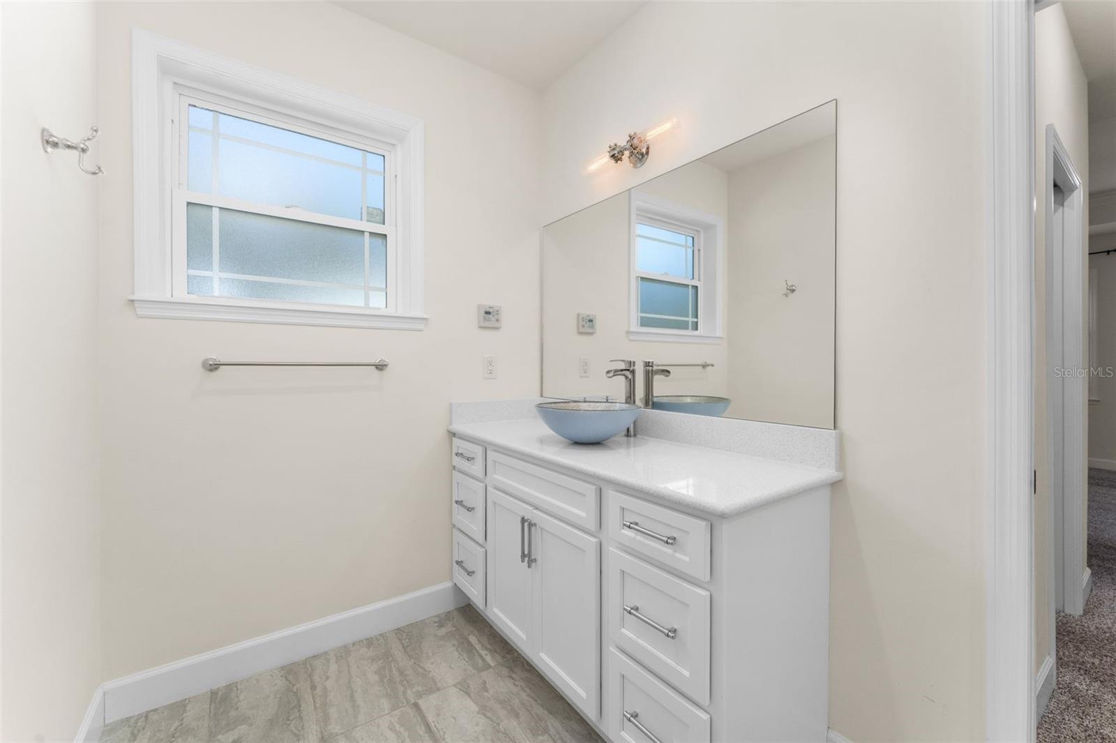 Bath 3 Dual Vanities - 8499 NE 8TH PL, HIGH SPRINGS